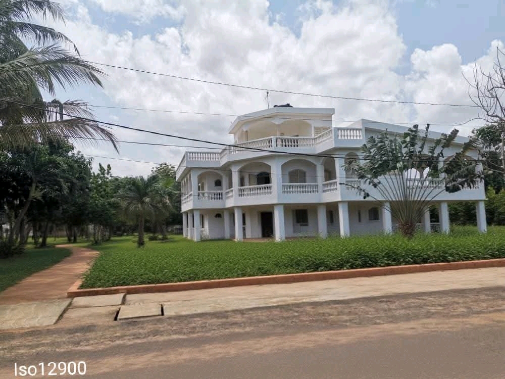 Grande villa en vente a Lomé agoe fil o parc