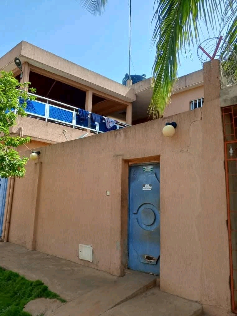 Villa à étage en vente a lome agoe fil o parc