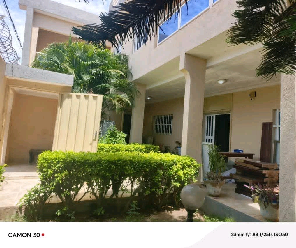 Grande belle villa a louer a lomé
