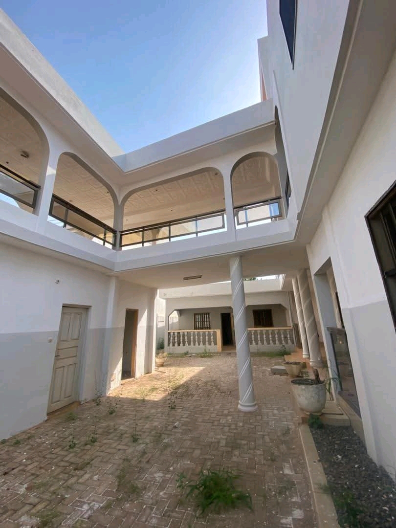 Villa a étage en vente a Lomé agoe camp GP