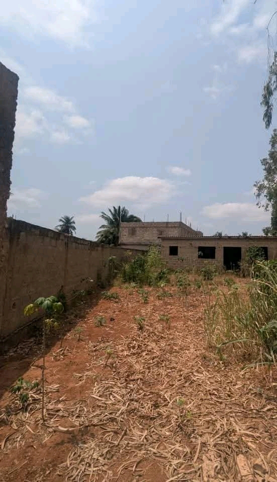 Maison inachevée en vente a Lome adidogome segbé