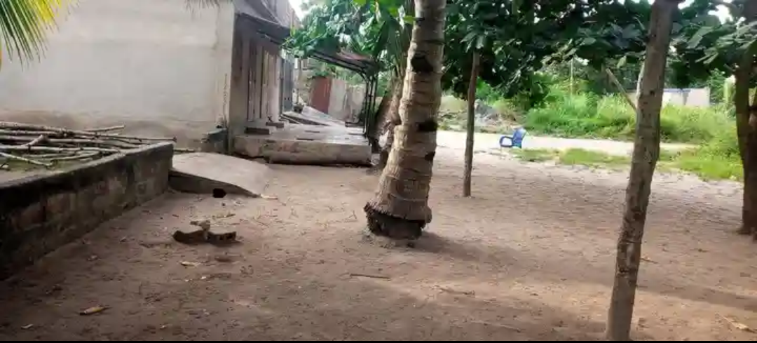 Demi lot de terrain en vente a Lomé adetikopé
