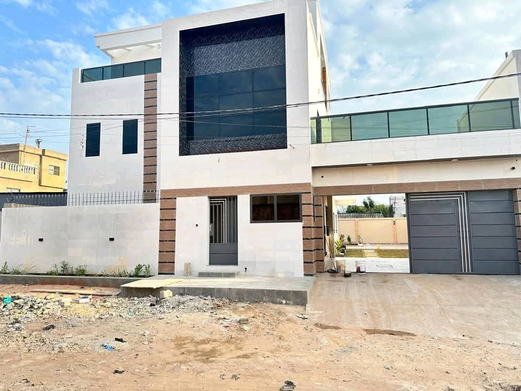 Villa a piscine en vente a Lomé