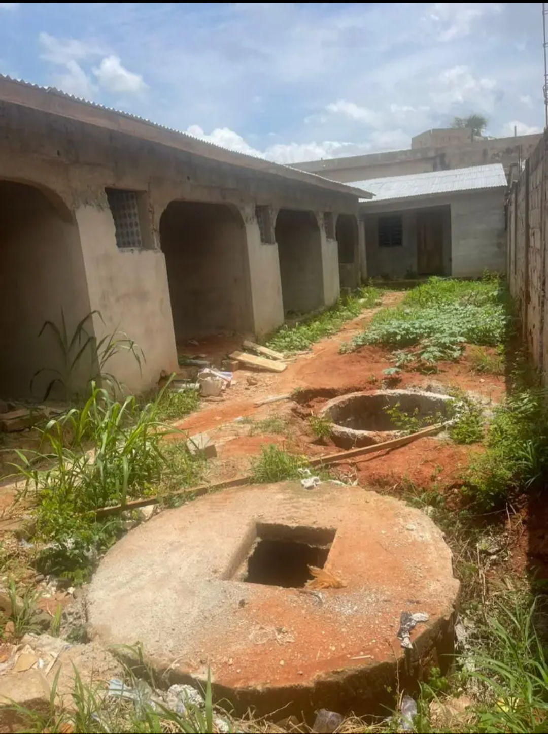 Maison inachevée en vente a Lomé agoe logopé