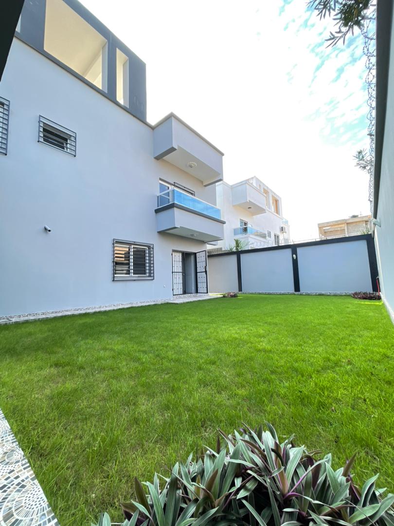 Belle villa en vente a Lomé avenou