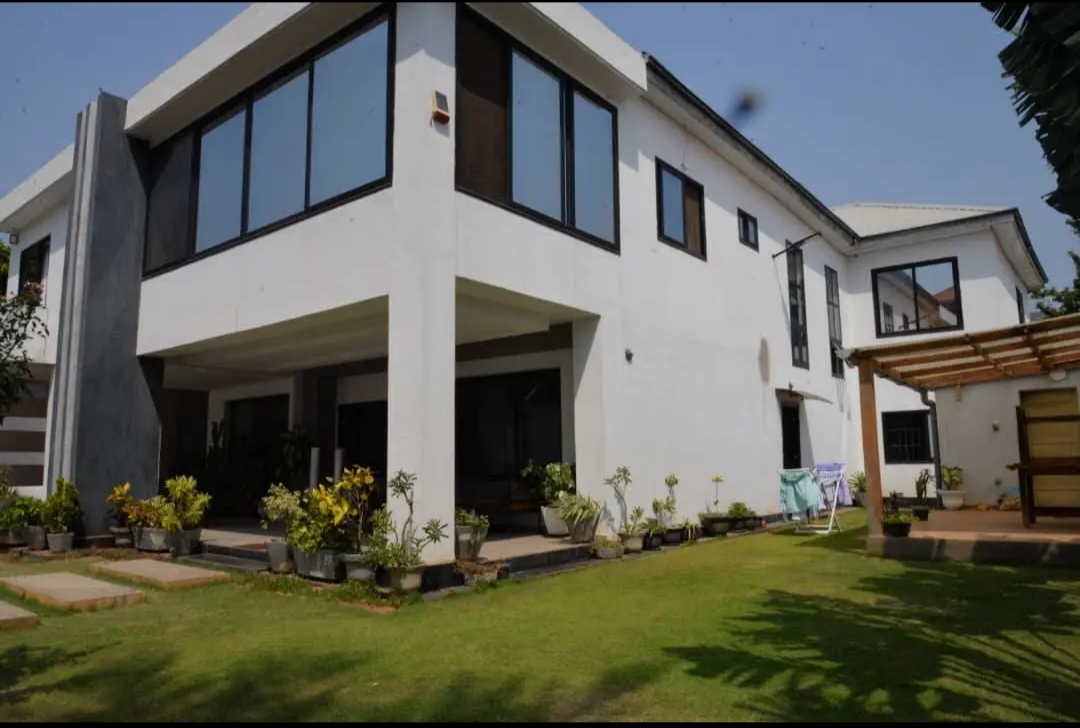 Belle villa avec espace vert en vente a Lomé avenou