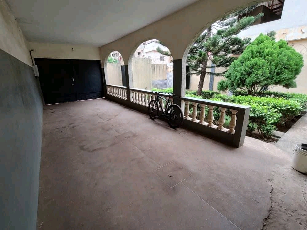Villa a étage en vente a Lomé agbalepedo