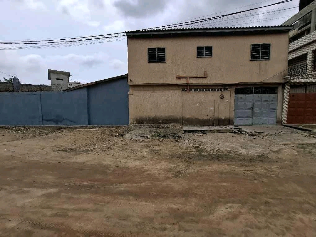 Maison a étage en vente a Lomé totsi