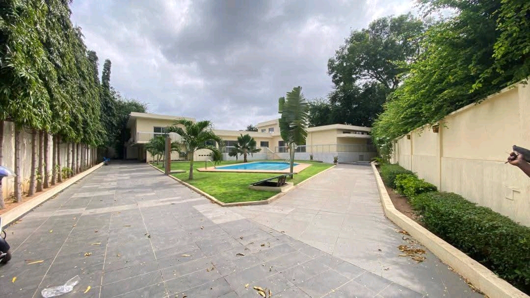 Villa a piscine à louer a lome nukafu