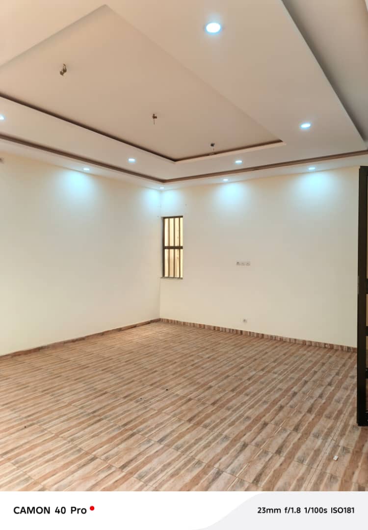 Piece interne a louer a Lomé agoe assiyeye a 30.000fr