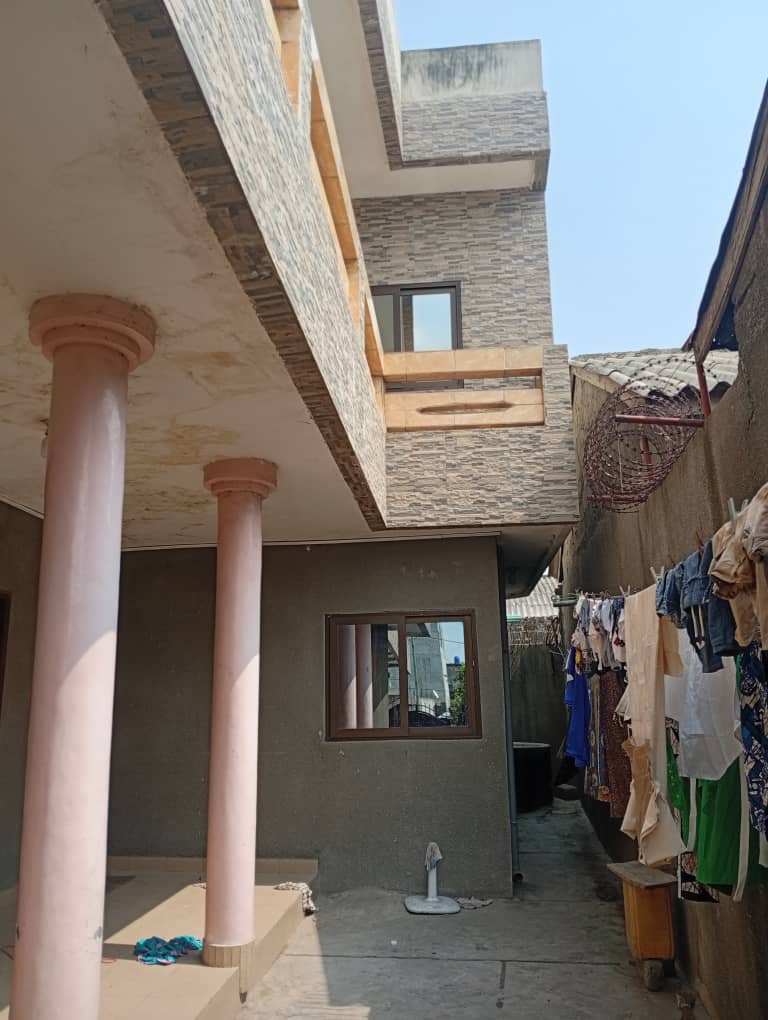 Villa avec plusieurs appartements en vente au Bénin cotonou
