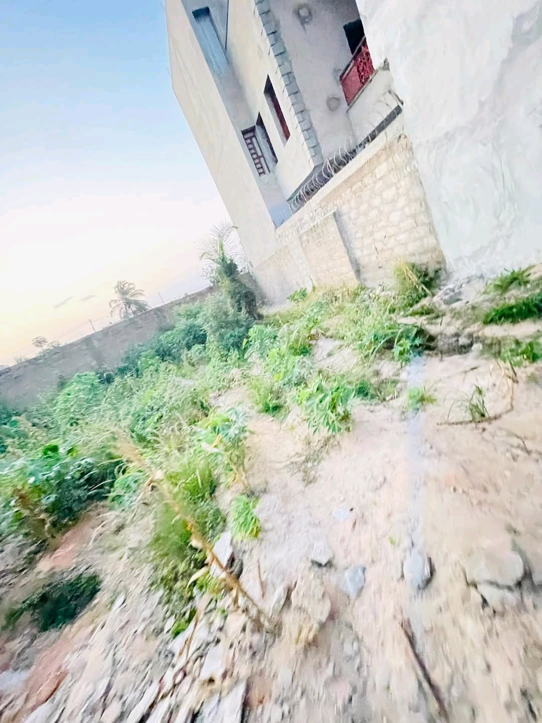 Terrain clôturer en vente a lome agoe legbassito demi lot