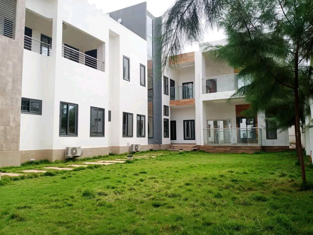 Très belle et grande villa a louer a lomé adidogomé