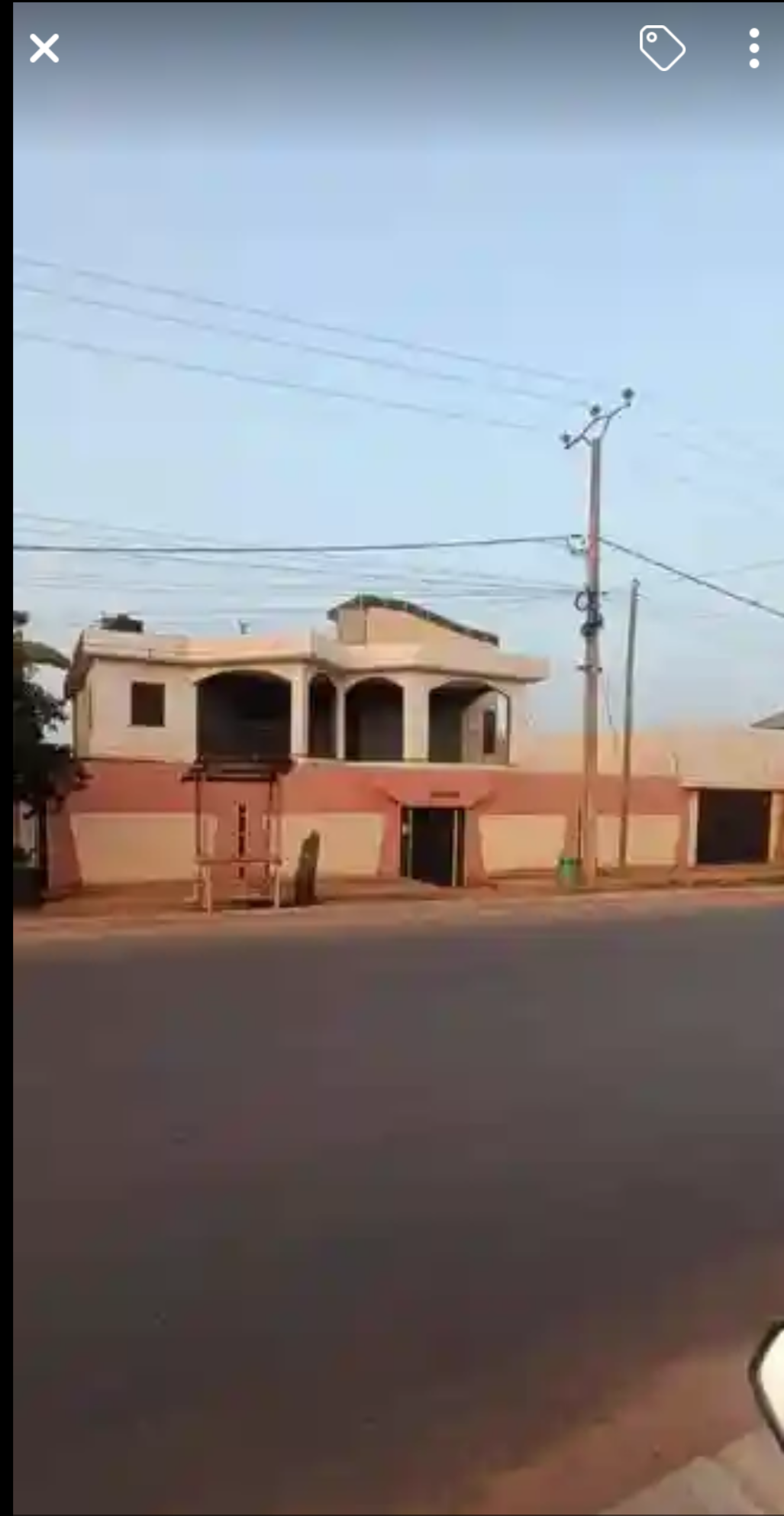 Maison a étage face goudron en vente a Lomé kégué